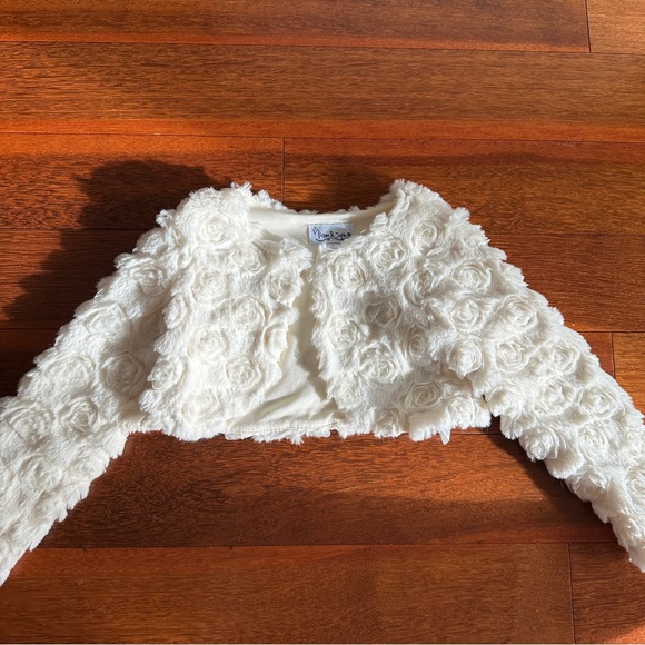 Pippa & Julie Other - Pippa & Julie Cream Textured Kids Bolero Sz 3T